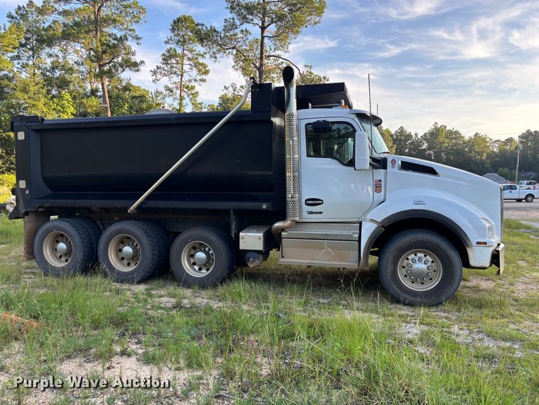 image for item ZA0845 2025 Kenworth T880 dump truck