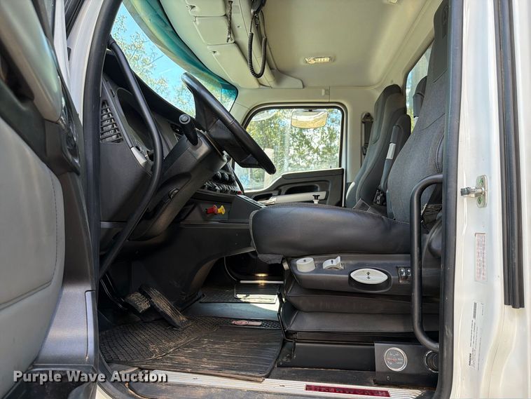 image for item ZA0845 2025 Kenworth T880 dump truck