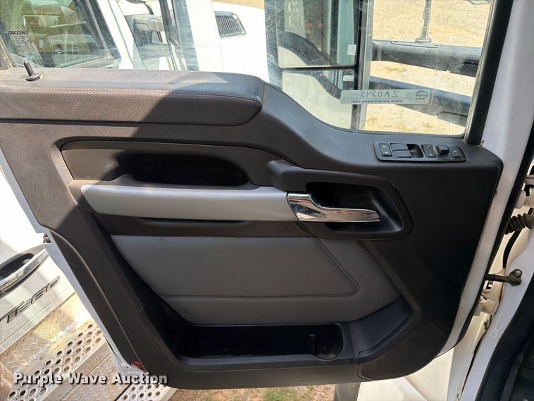 image for item ZA0845 2025 Kenworth T880 dump truck
