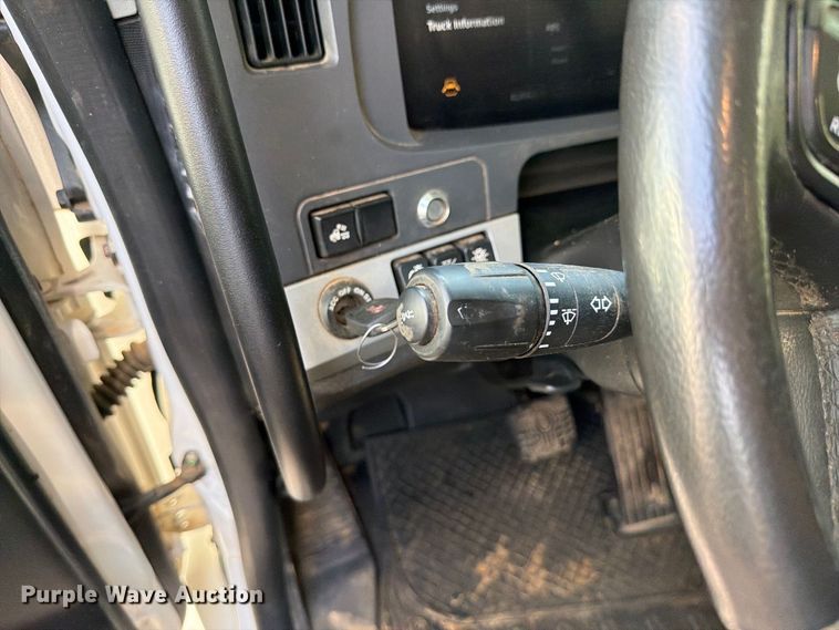 image for item ZA0845 2025 Kenworth T880 dump truck