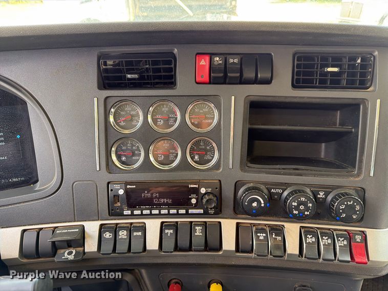 image for item ZA0845 2025 Kenworth T880 dump truck