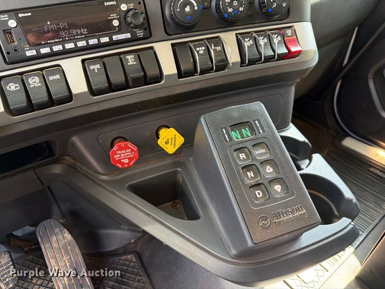 image for item ZA0845 2025 Kenworth T880 dump truck