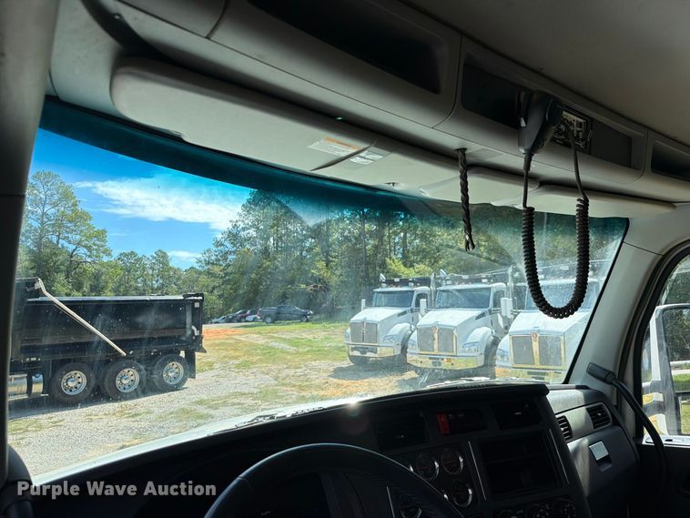 image for item ZA0845 2025 Kenworth T880 dump truck