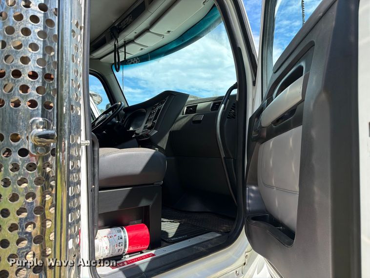 image for item ZA0845 2025 Kenworth T880 dump truck