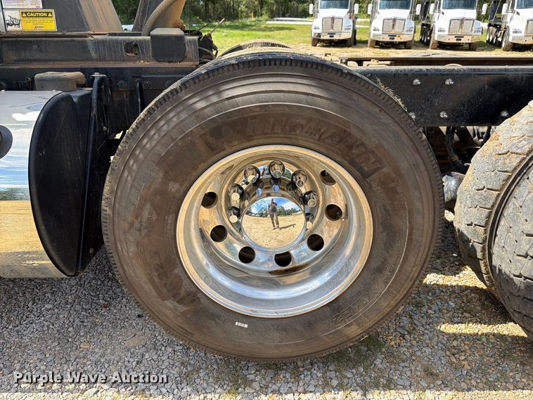 image for item ZA0845 2025 Kenworth T880 dump truck