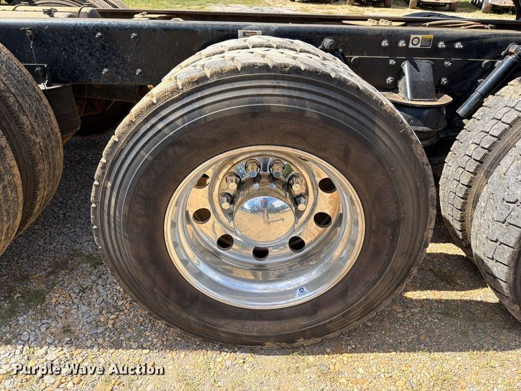 image for item ZA0845 2025 Kenworth T880 dump truck