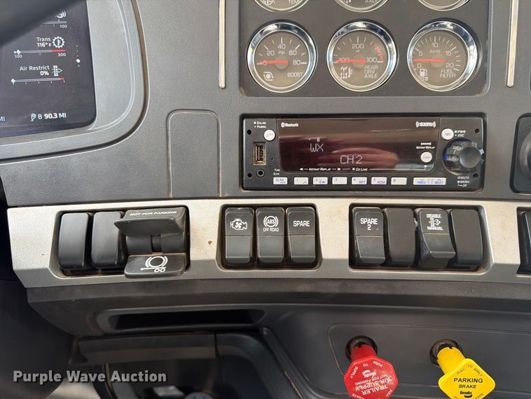 2025 Kenworth T880