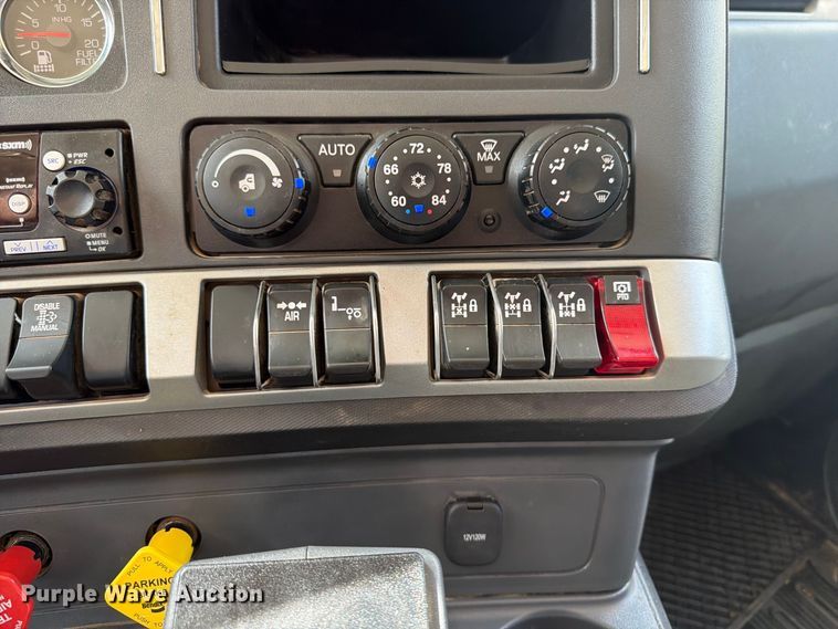 2025 Kenworth T880