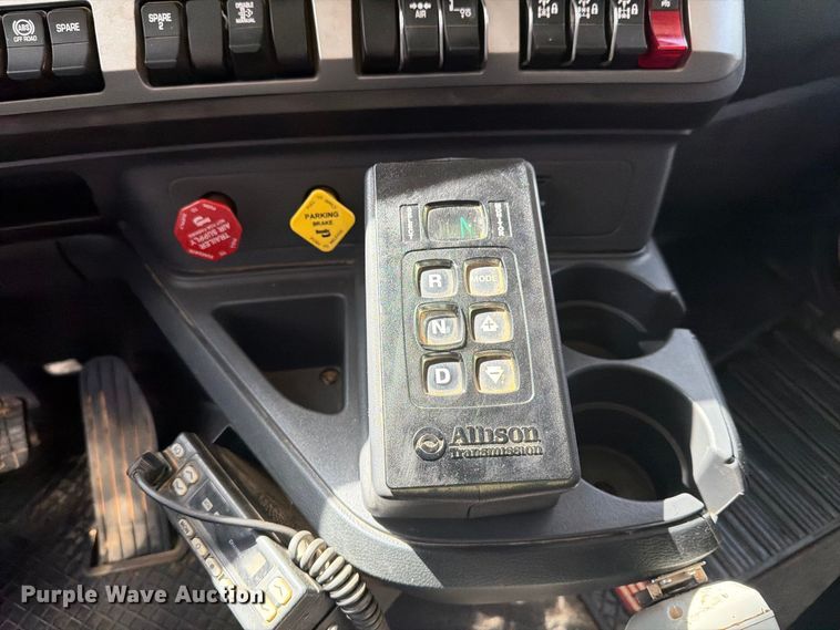 2025 Kenworth T880
