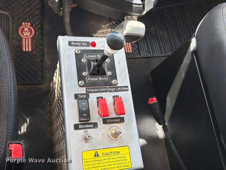 2025 Kenworth T880