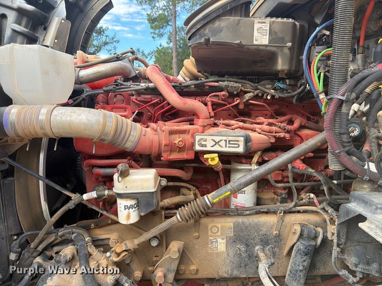 2025 Kenworth T880