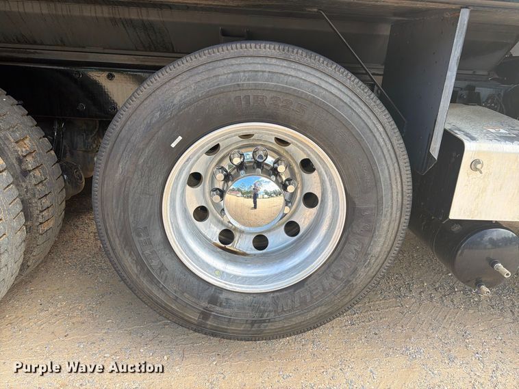 2025 Kenworth T880