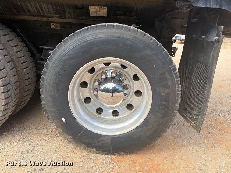 2025 Kenworth T880