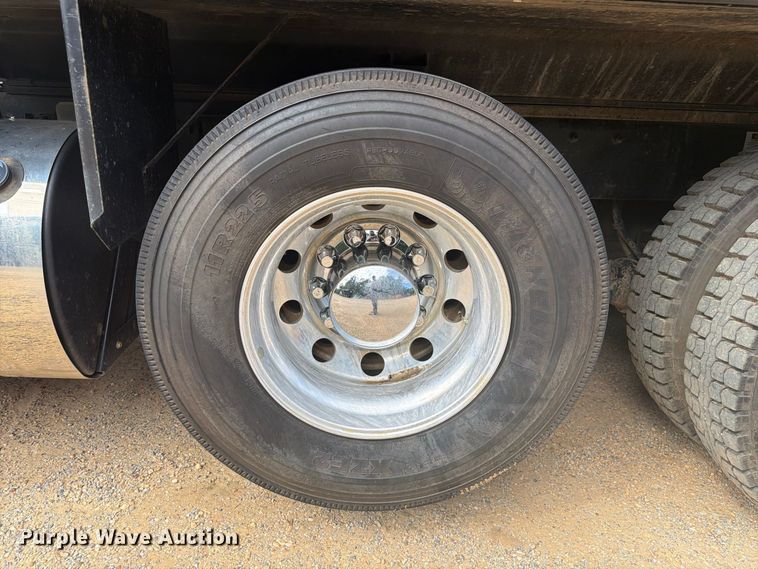 2025 Kenworth T880