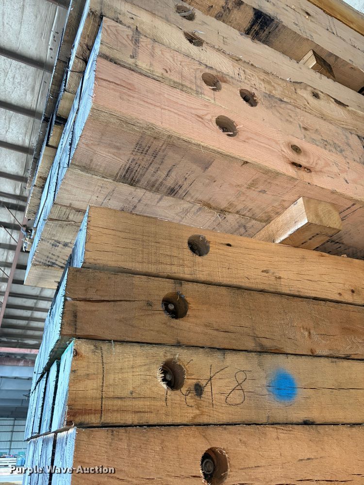 image for item ZA0858 (16) 8 x 4's crane mats