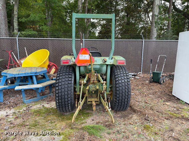 image for item DT2943 1990 John Deere 870 tractor