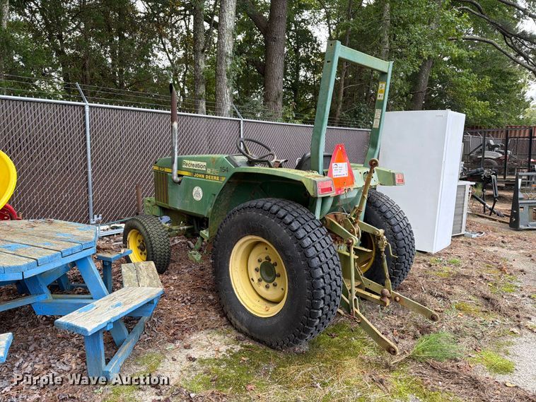 image for item DT2943 1990 John Deere 870 tractor