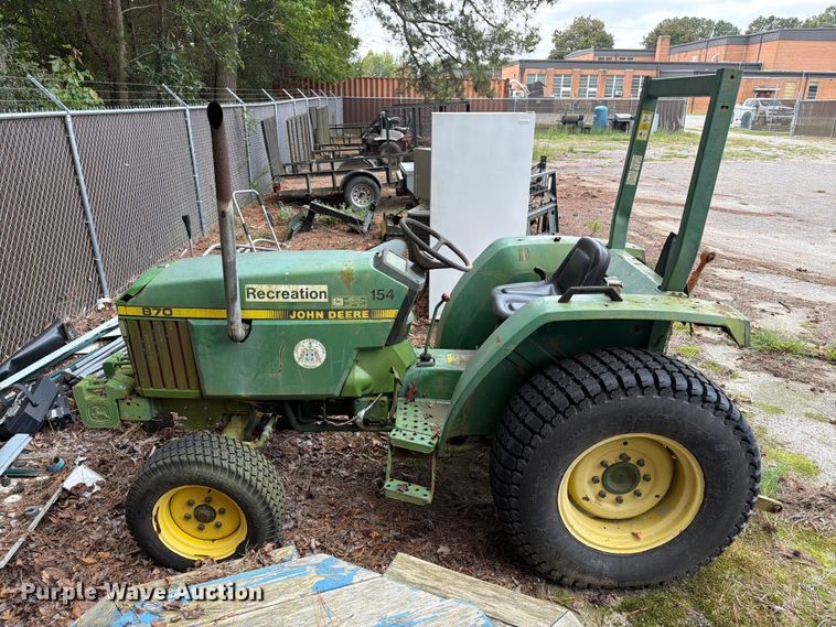 image for item DT2943 1990 John Deere 870 tractor