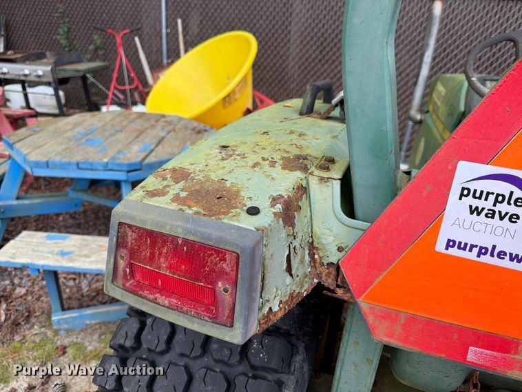 image for item DT2943 1990 John Deere 870 tractor