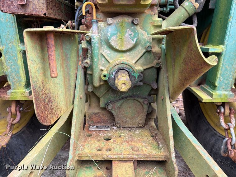 image for item DT2943 1990 John Deere 870 tractor