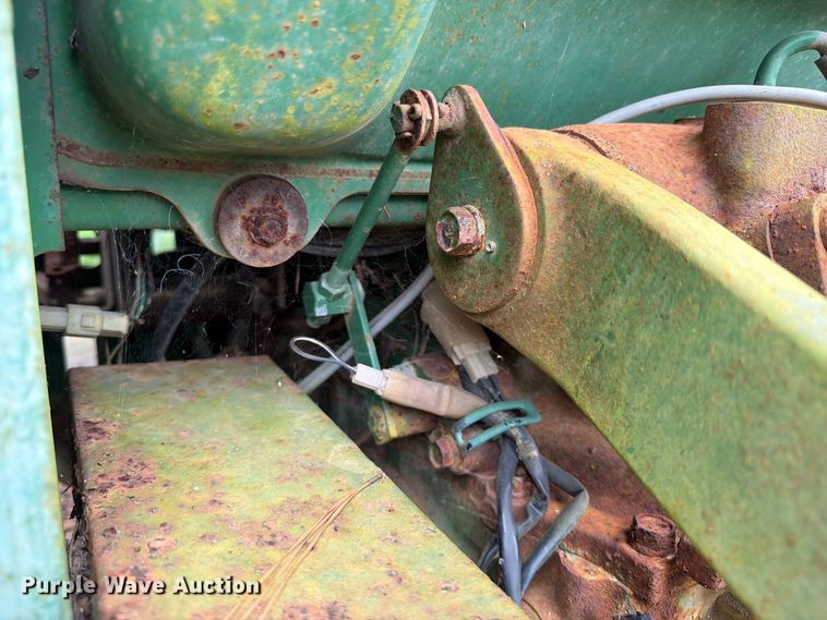 image for item DT2943 1990 John Deere 870 tractor