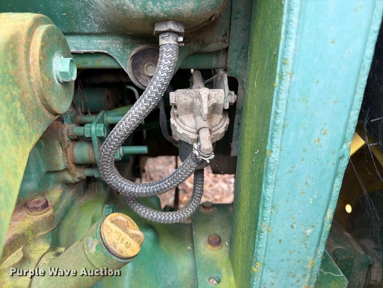 image for item DT2943 1990 John Deere 870 tractor