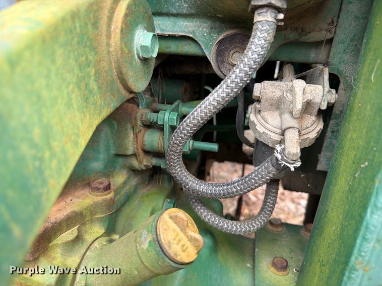 image for item DT2943 1990 John Deere 870 tractor