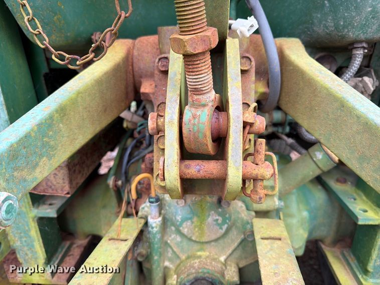 image for item DT2943 1990 John Deere 870 tractor