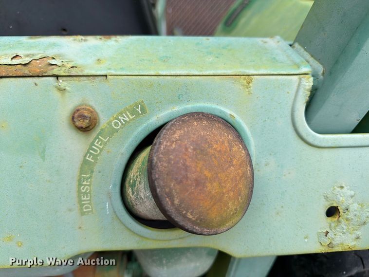 image for item DT2943 1990 John Deere 870 tractor