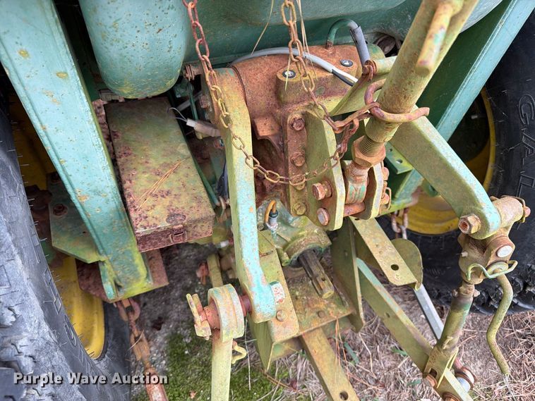image for item DT2943 1990 John Deere 870 tractor