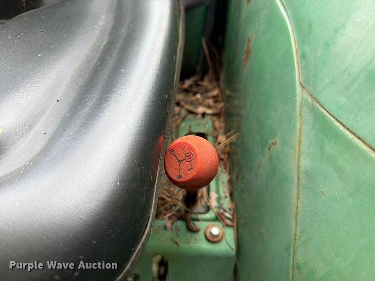 image for item DT2943 1990 John Deere 870 tractor