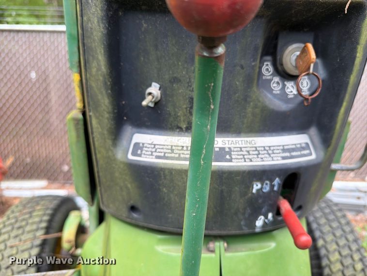 image for item DT2943 1990 John Deere 870 tractor