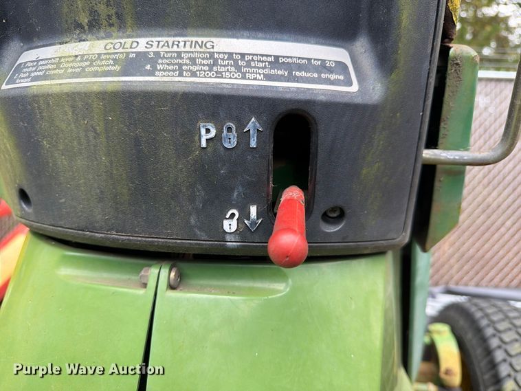 image for item DT2943 1990 John Deere 870 tractor