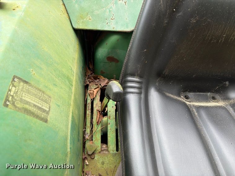 image for item DT2943 1990 John Deere 870 tractor