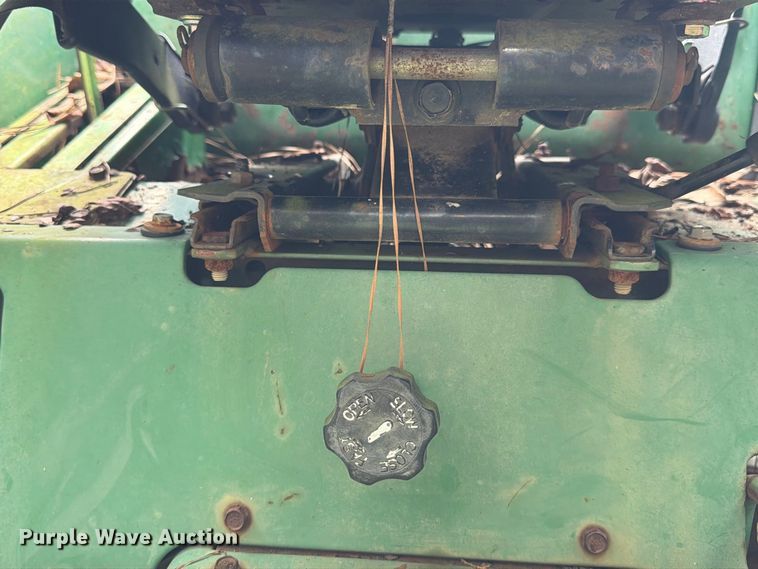 image for item DT2943 1990 John Deere 870 tractor