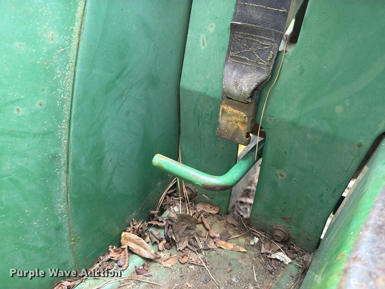 image for item DT2943 1990 John Deere 870 tractor