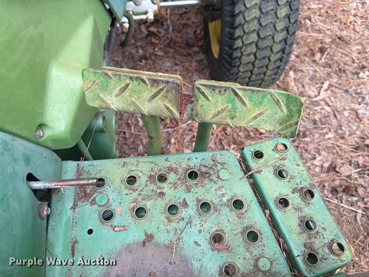 image for item DT2943 1990 John Deere 870 tractor