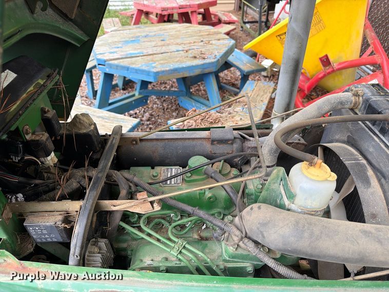 image for item DT2943 1990 John Deere 870 tractor