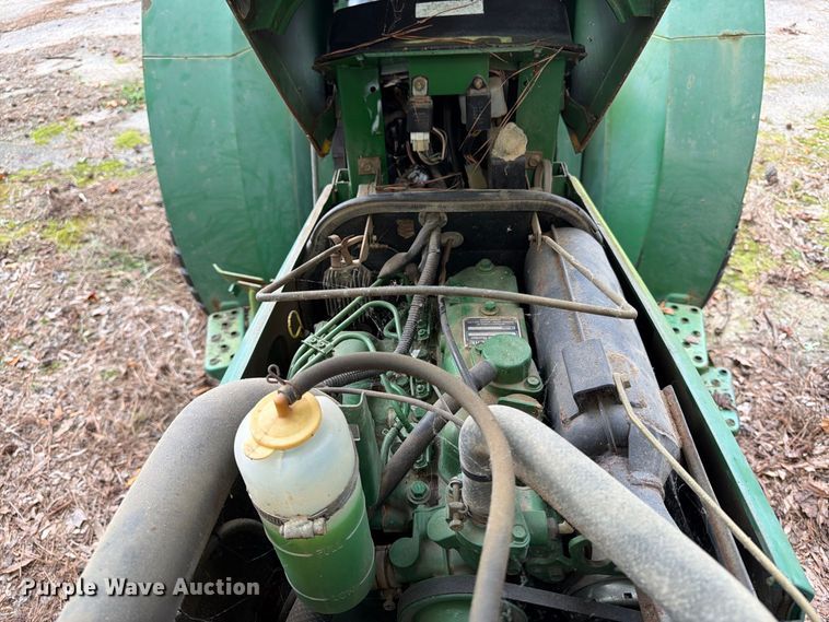 image for item DT2943 1990 John Deere 870 tractor