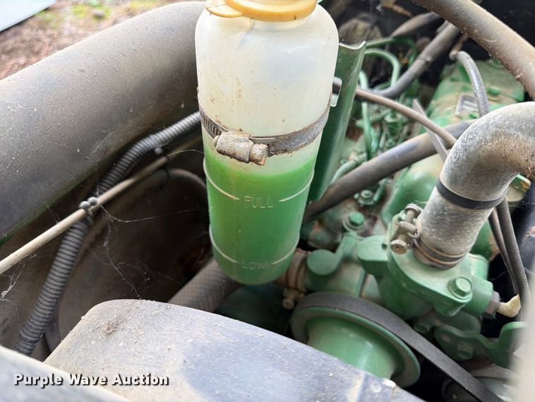 image for item DT2943 1990 John Deere 870 tractor