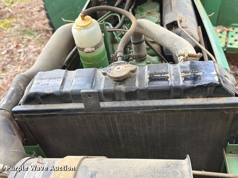 image for item DT2943 1990 John Deere 870 tractor