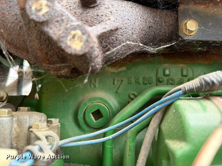 image for item DT2943 1990 John Deere 870 tractor