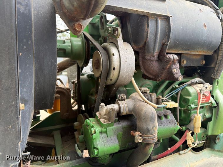 image for item DT2943 1990 John Deere 870 tractor