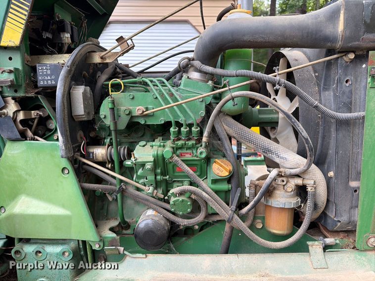 image for item DT2943 1990 John Deere 870 tractor