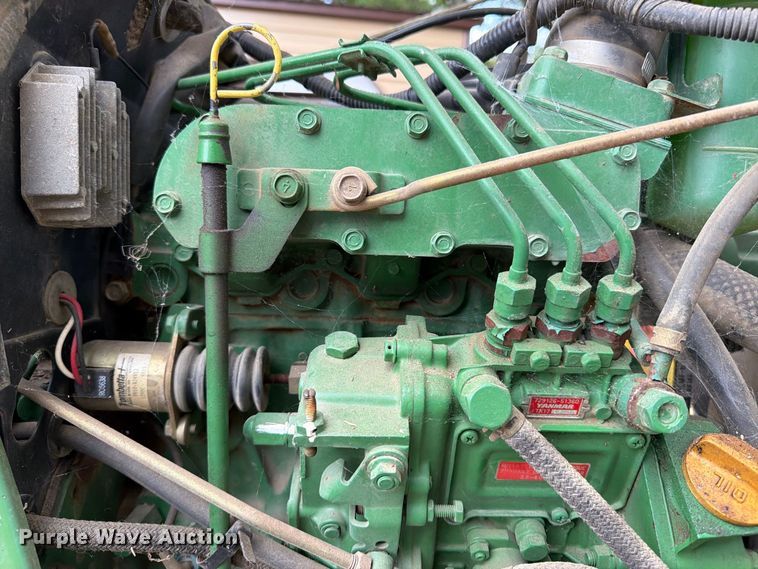 image for item DT2943 1990 John Deere 870 tractor