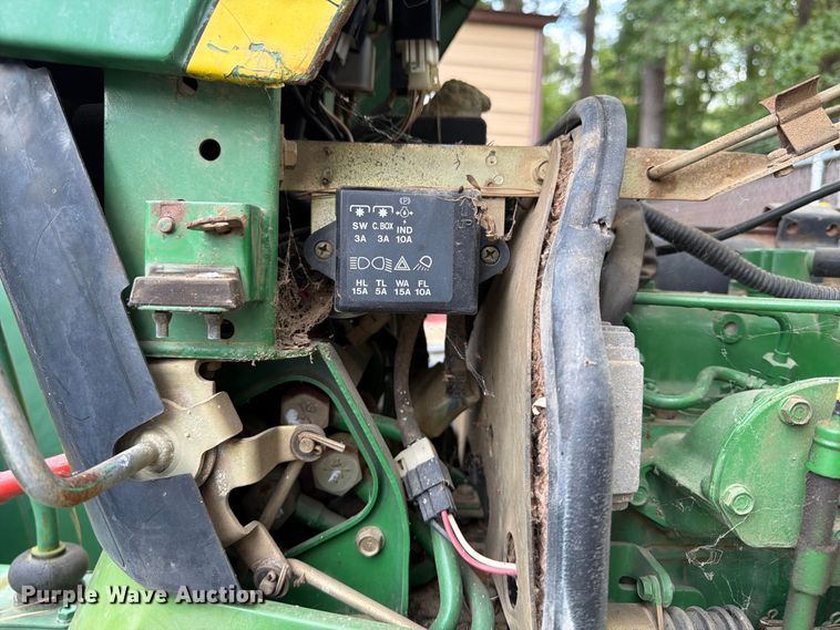 image for item DT2943 1990 John Deere 870 tractor