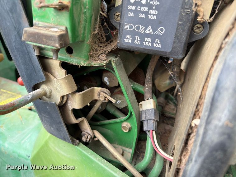 image for item DT2943 1990 John Deere 870 tractor