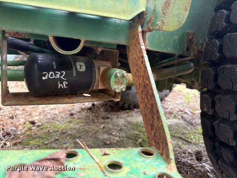 image for item DT2943 1990 John Deere 870 tractor