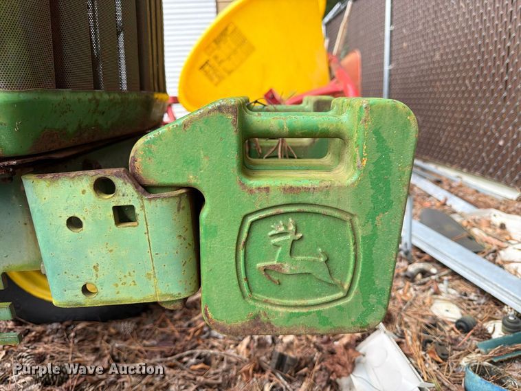 image for item DT2943 1990 John Deere 870 tractor