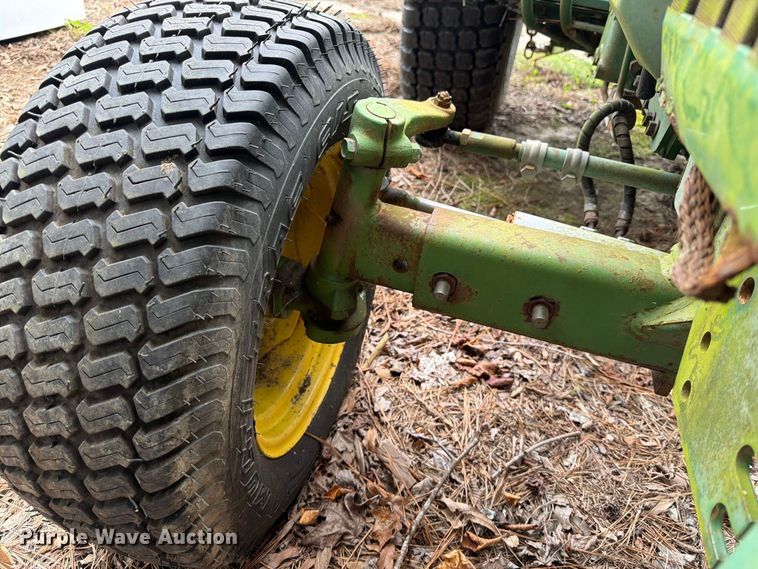 image for item DT2943 1990 John Deere 870 tractor